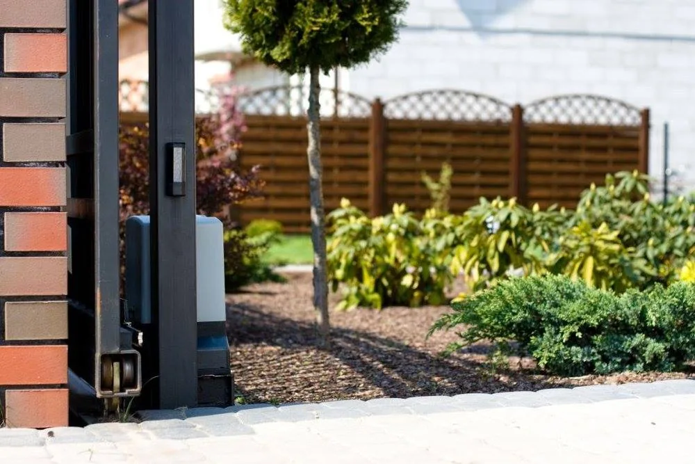 Napęd bramy przesuwnej z czytnikiem kart – montaż Łódź